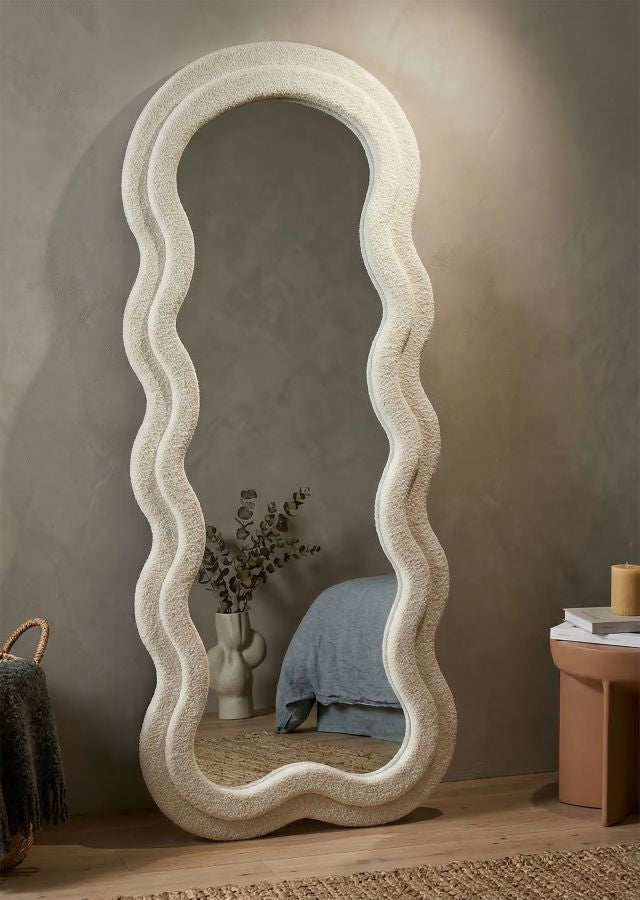 Mauro Ferretti Teddy väggspegel i bouclé 60 × 160 cm - kräm