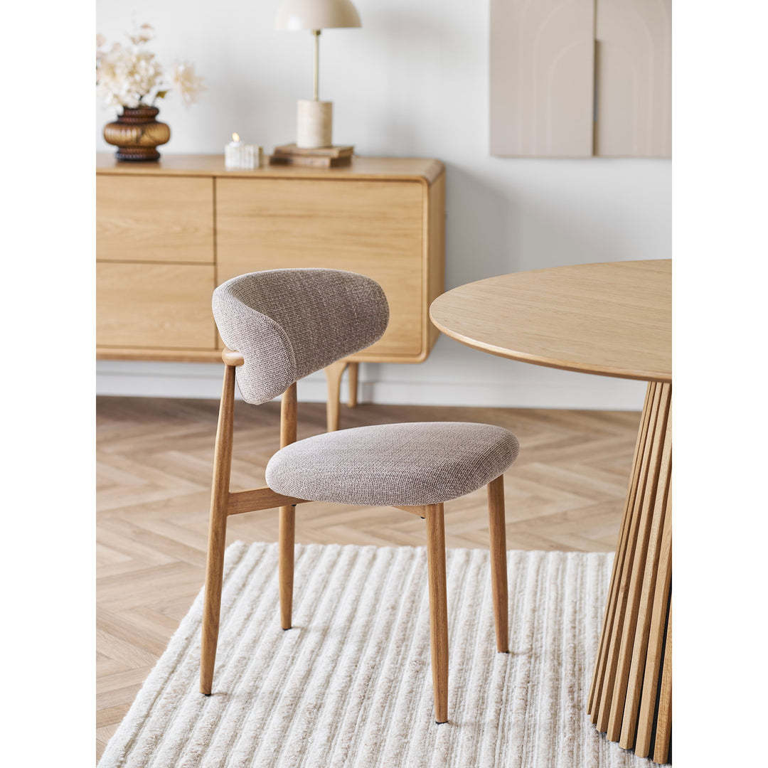 Levanto matstol i sand med ekutförande från House Nordic