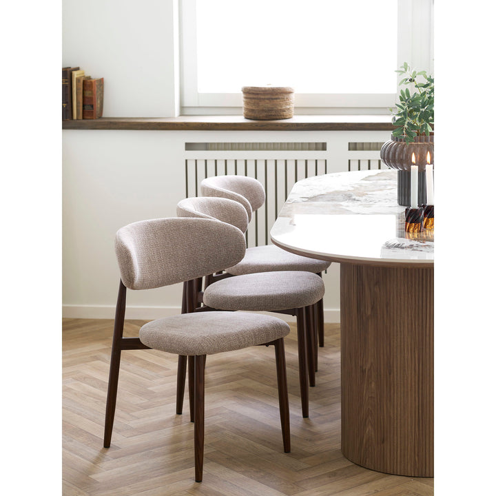 Levanto matstol från House Nordic med valnötsliknande ben
