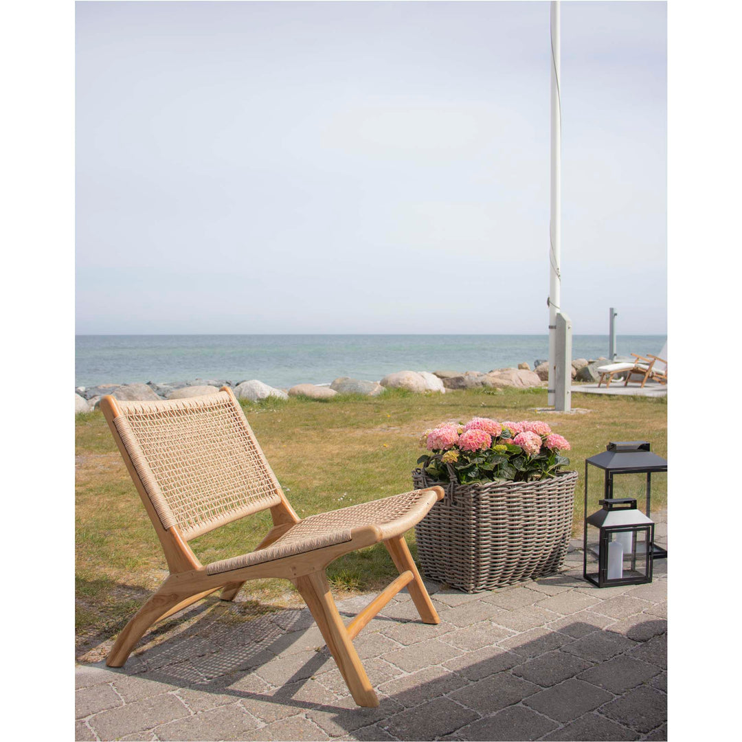 House Nordic Derby loungestol i naturfärgad teak och PE-rattan
