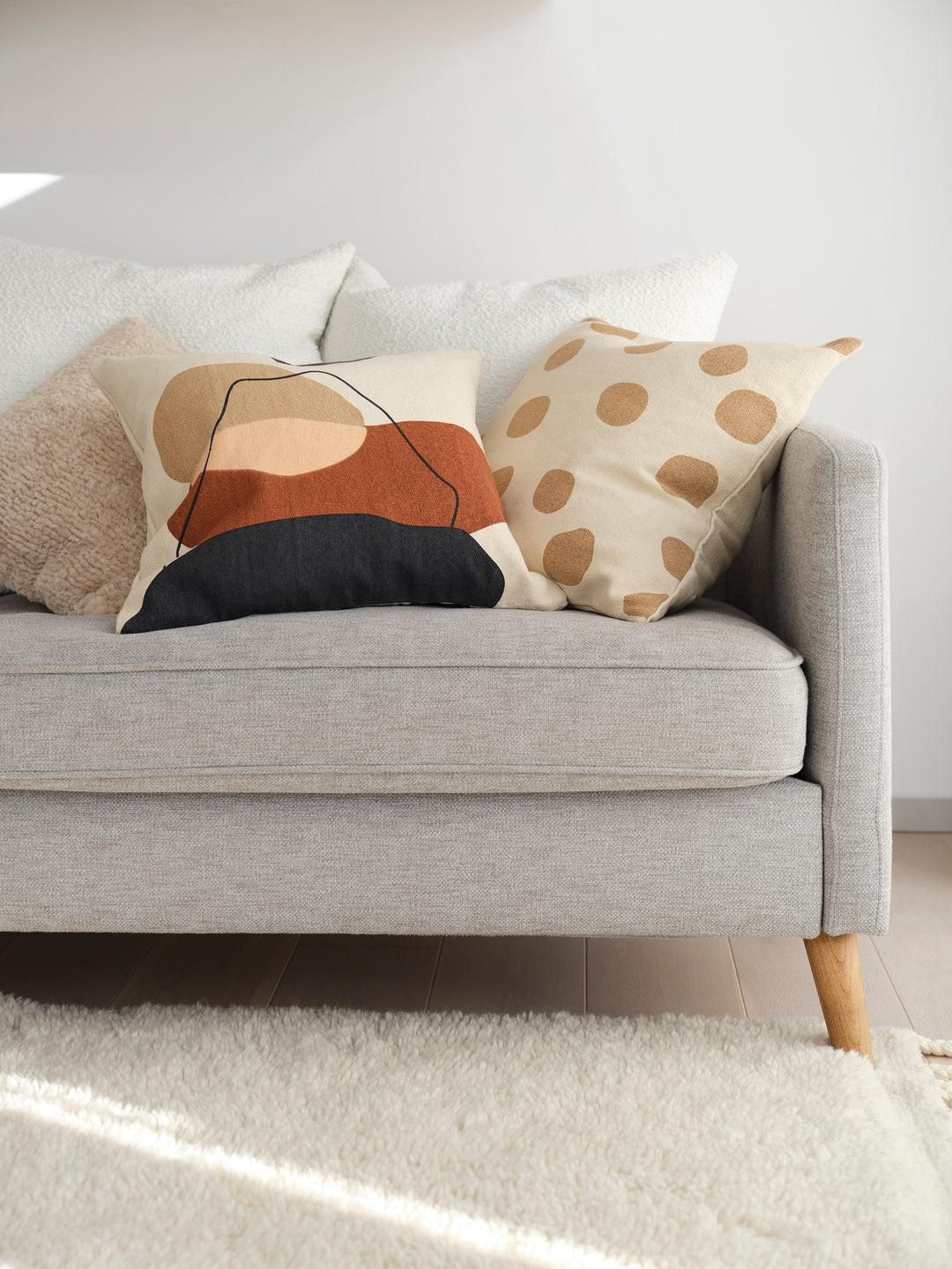 Svanefors Dorte kuddfodral mellanbrun 50×50 cm – miljöbild