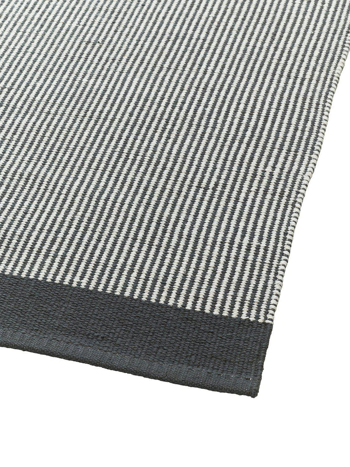 Svanefors Stripe Tæppe
