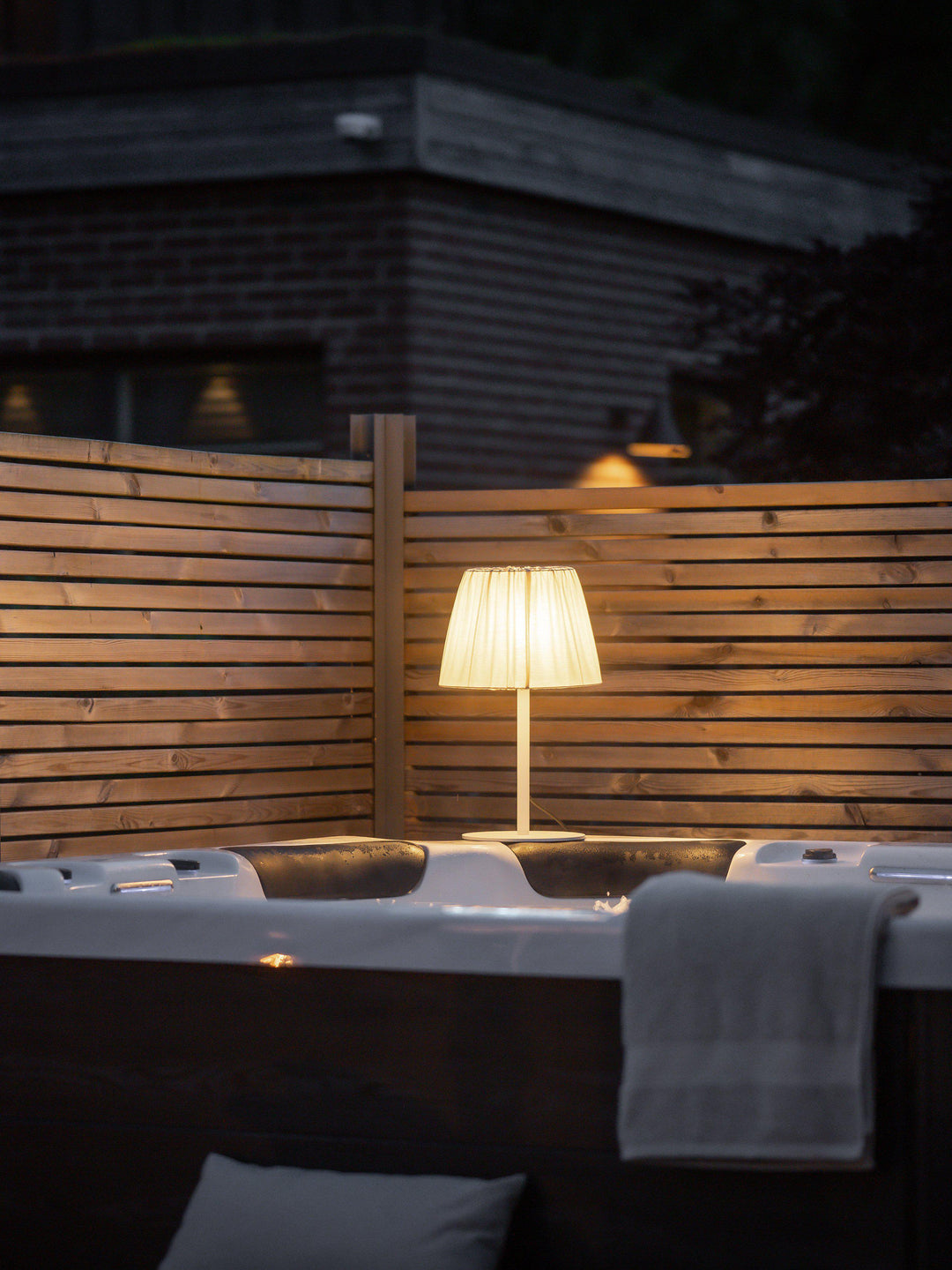 PR Home Agnar Bordlampe