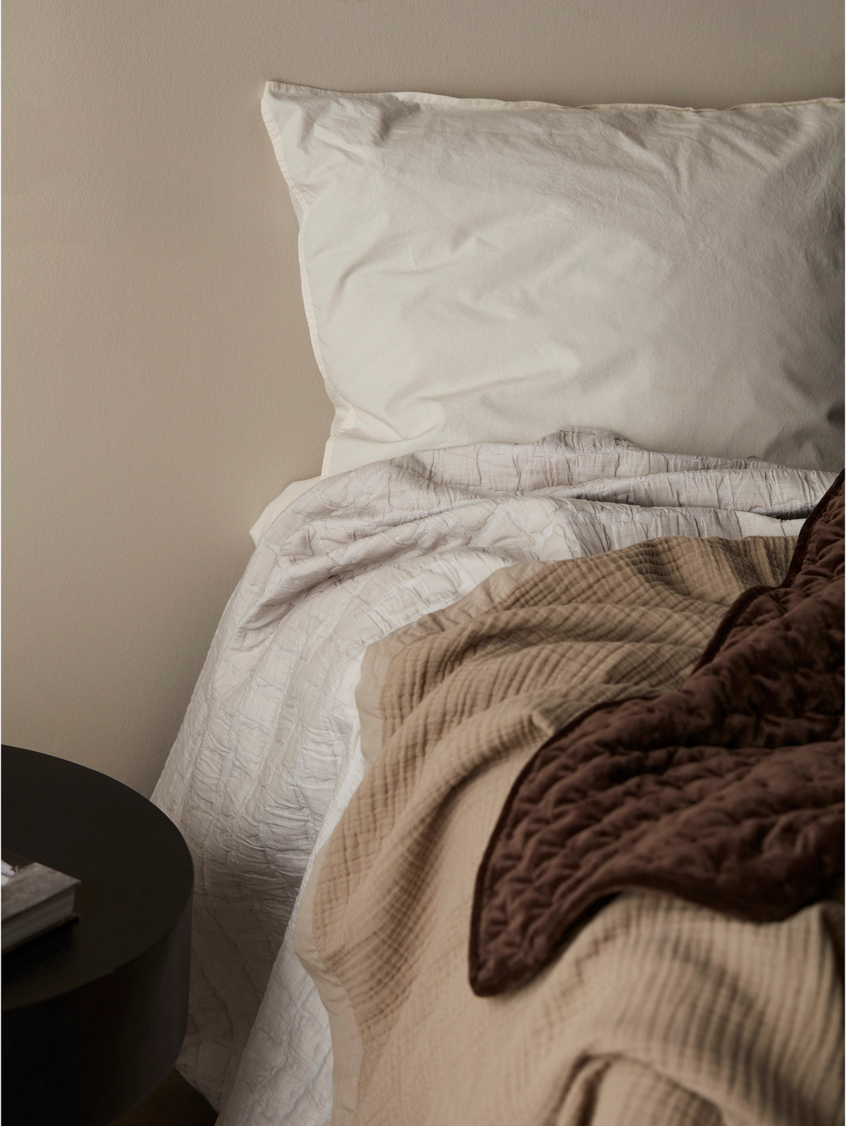 Svanefors Amie örngott offwhite 50×60 cm – miljöbild