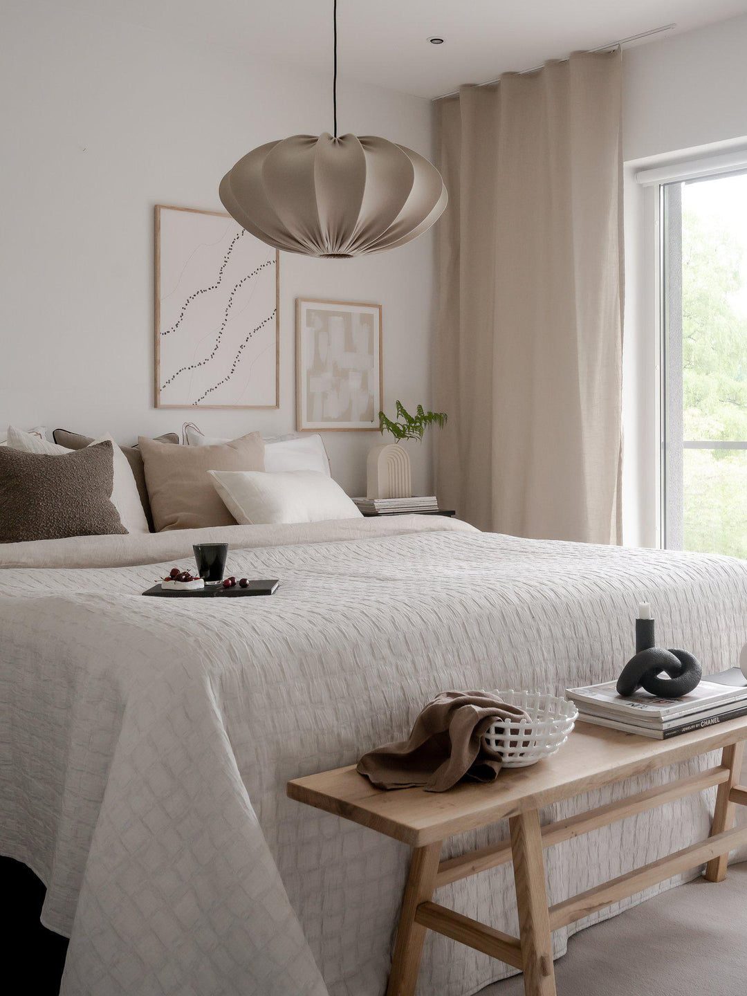 Svanefors Mavis överkast Offwhite 260×260 cm – miljöbild