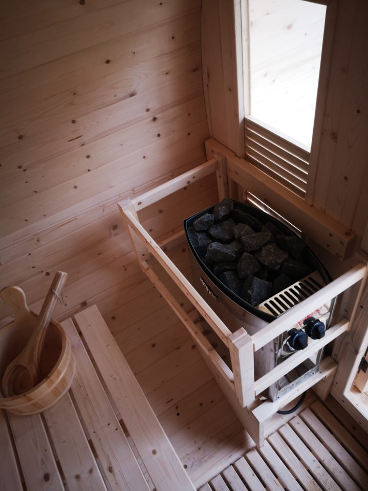 Holl’s Gaïa Nova 6-Person Outdoor Sauna – Canadian Spruce with LED Chromotherapy