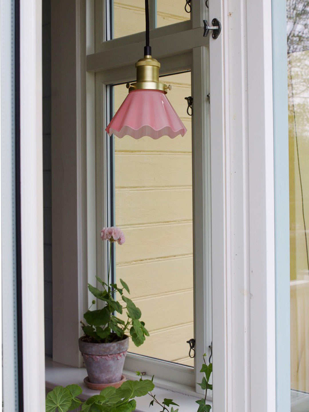 PR Home August Window Lamp