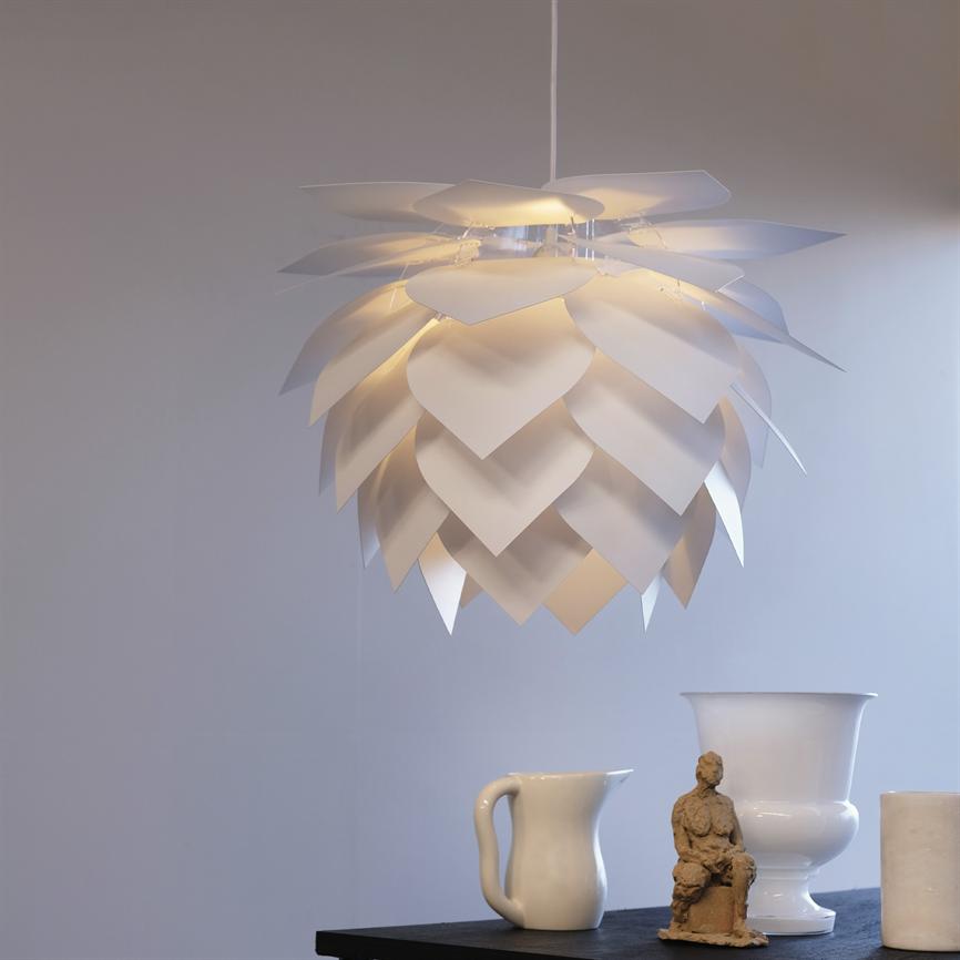 Dyberg Larsen Illumin DripDrop vit taklampa i miljö