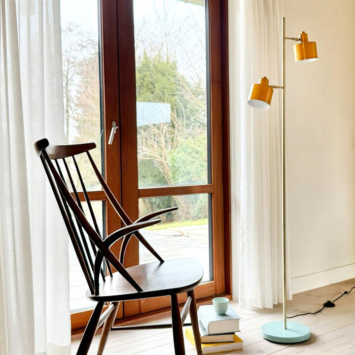Dyberg Larsen Ocean golvlampa curry/mässing/turkos i miljö