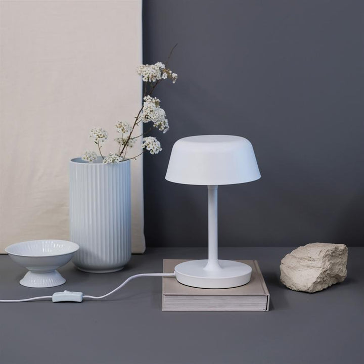 Dyberg Larsen Valencia bordslampa vit – detaljvy