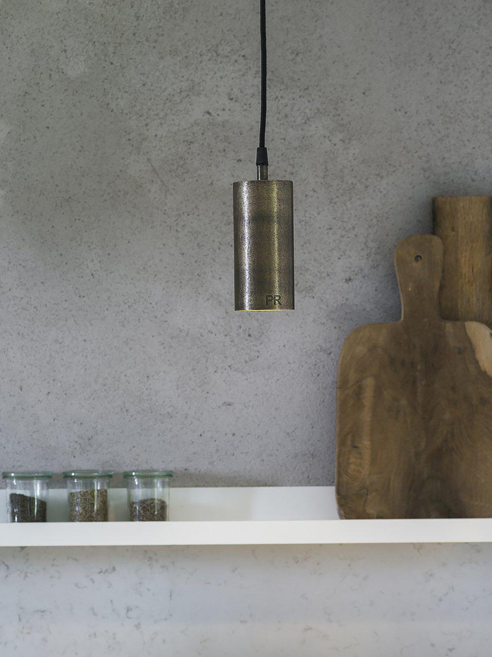 PR Home Ample fönsterlampa 15 cm rustik guld i miljö