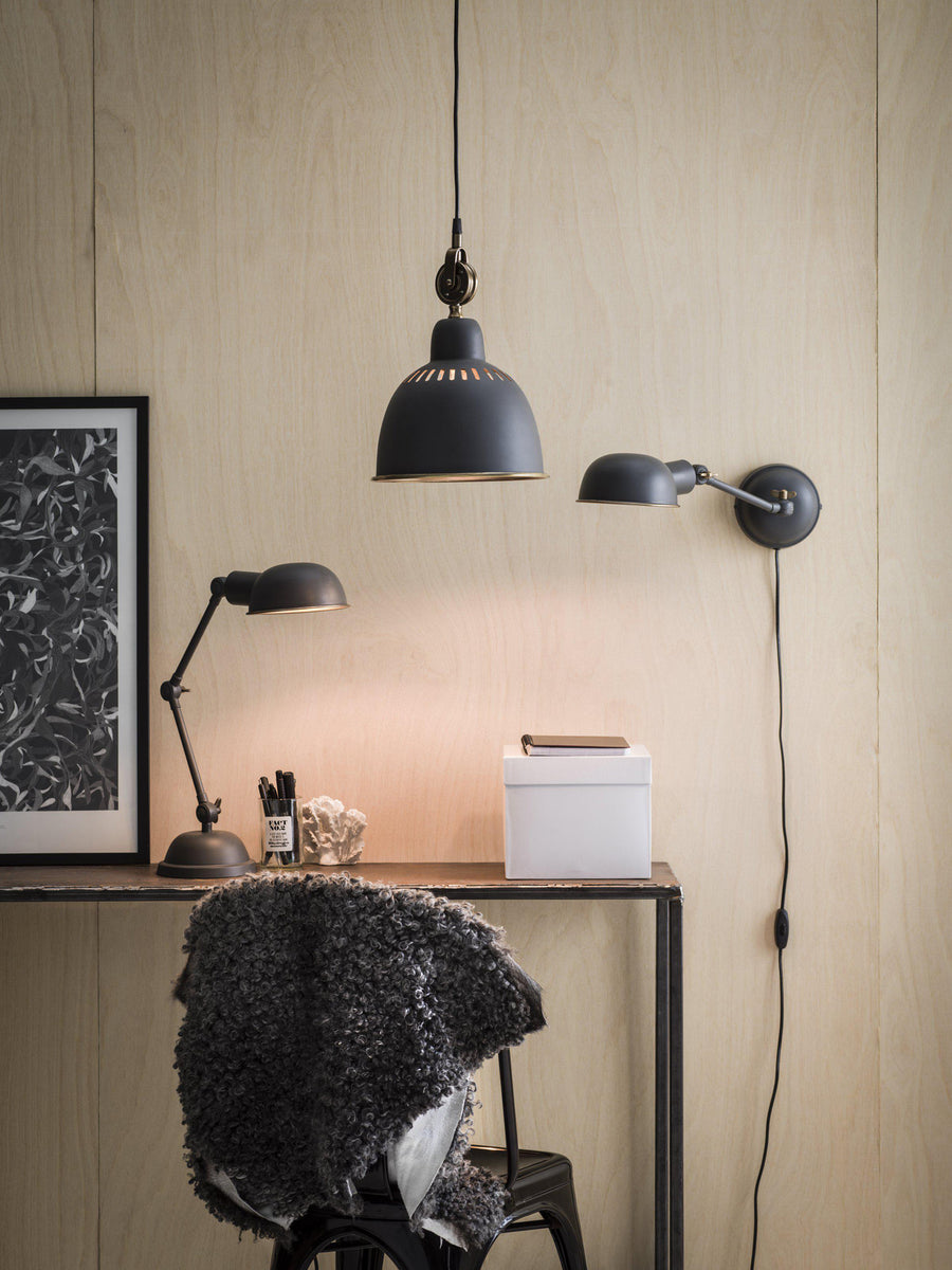 PR Home Cleveland taklampa grå/mässing 23 cm i miljö