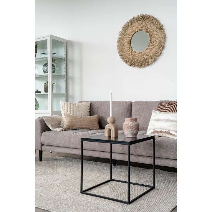 House Nordic Vita sidobord – svart i vardagsrumsmiljö