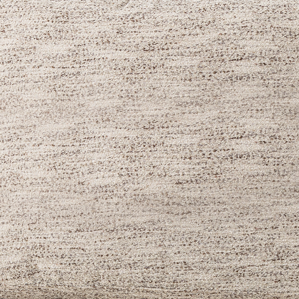 Närbild av Karels ljusmelerade flatvävda tyg i beige och grå nyanser