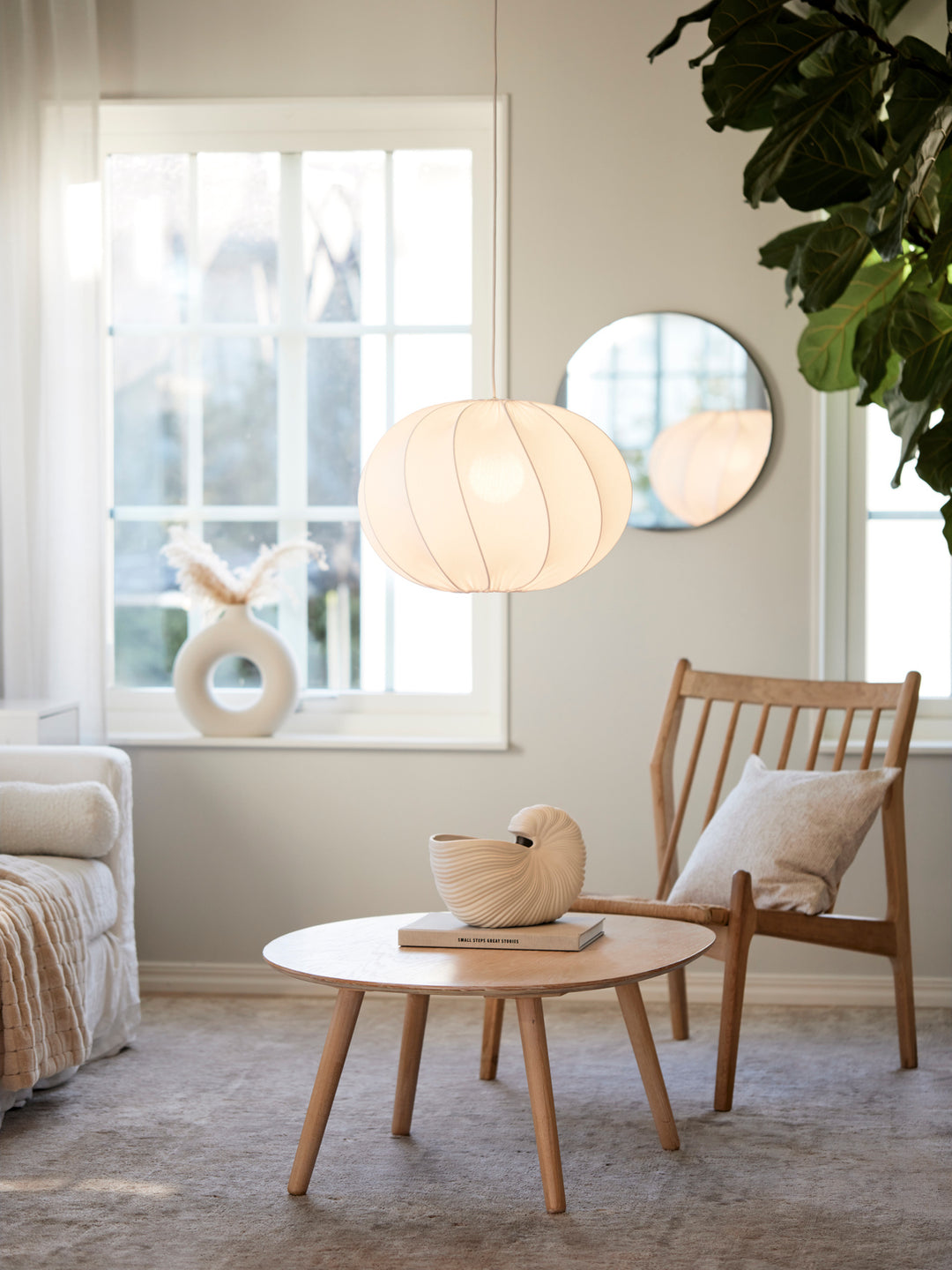 PR Home Olivia taklampa Twist vit 50 cm i vardagsrumsmiljö