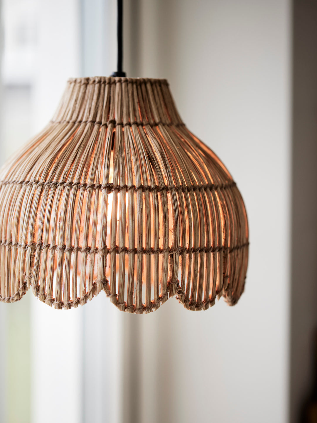 PR Home Pia taklampa natur 24 cm tänd detalj