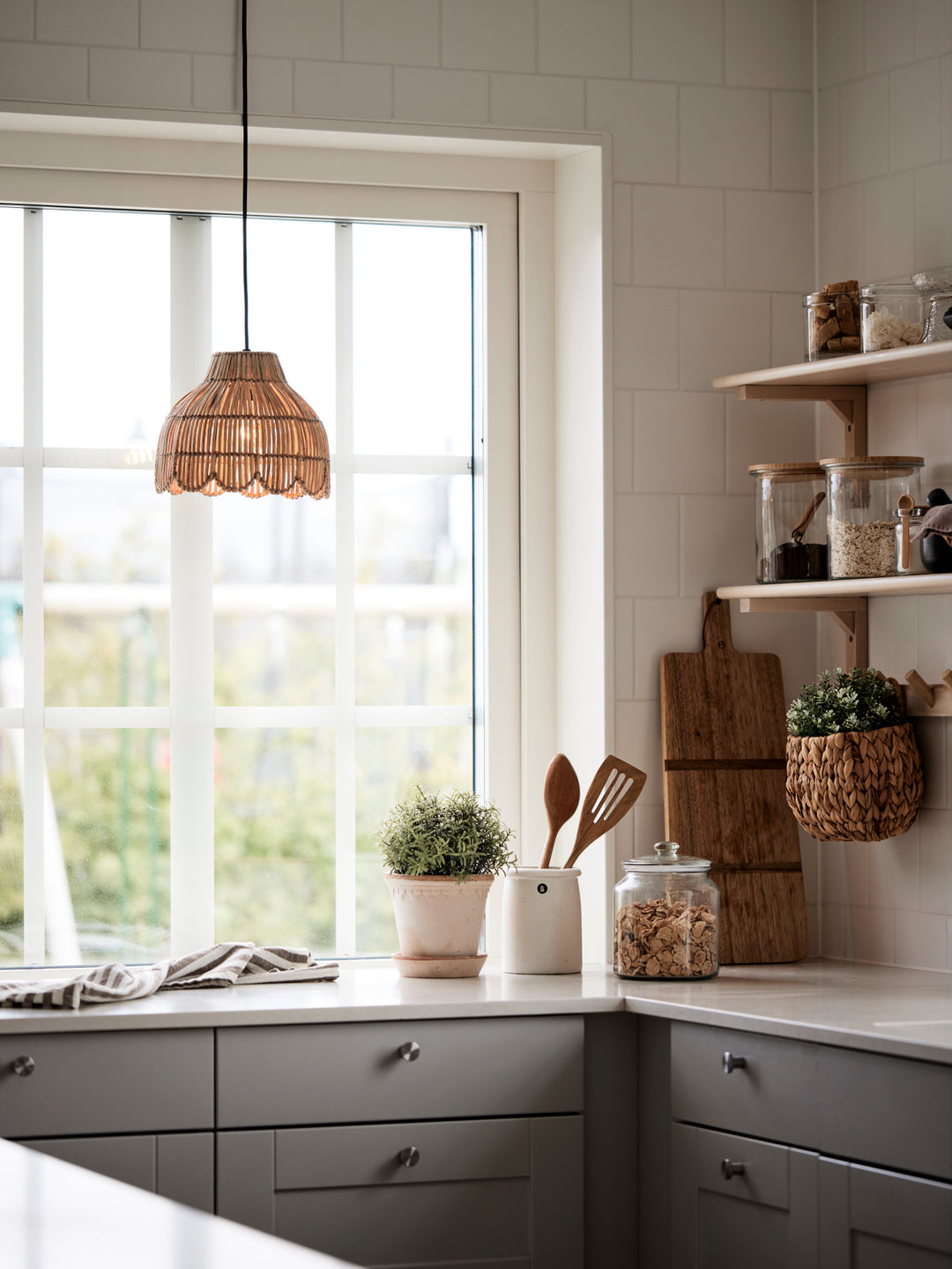 PR Home Pia taklampa natur 24 cm i köksmiljö