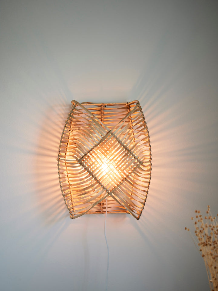 PR Home Zyla vägglampa natur tänd framifrån
