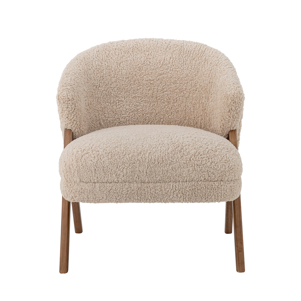 Camino loungefåtölj i beige teddyfleece sedd framifrån med bred sits och rundad rygg