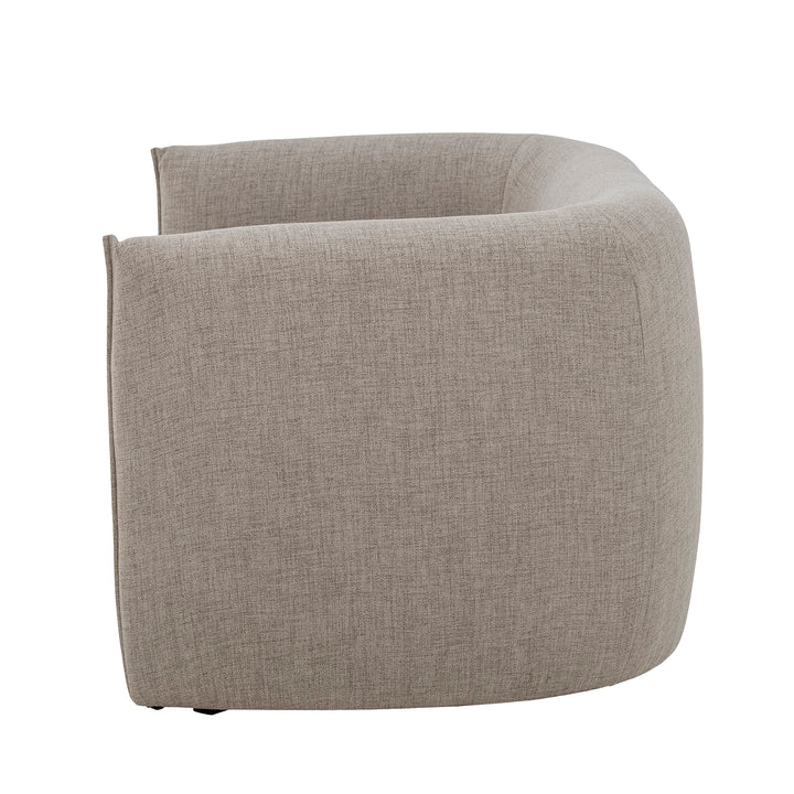 Bloomingville Bacio beige soffa med rundad form – sedd från sidan