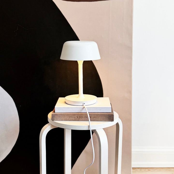 Dyberg Larsen Valencia bordslampa vit i miljö