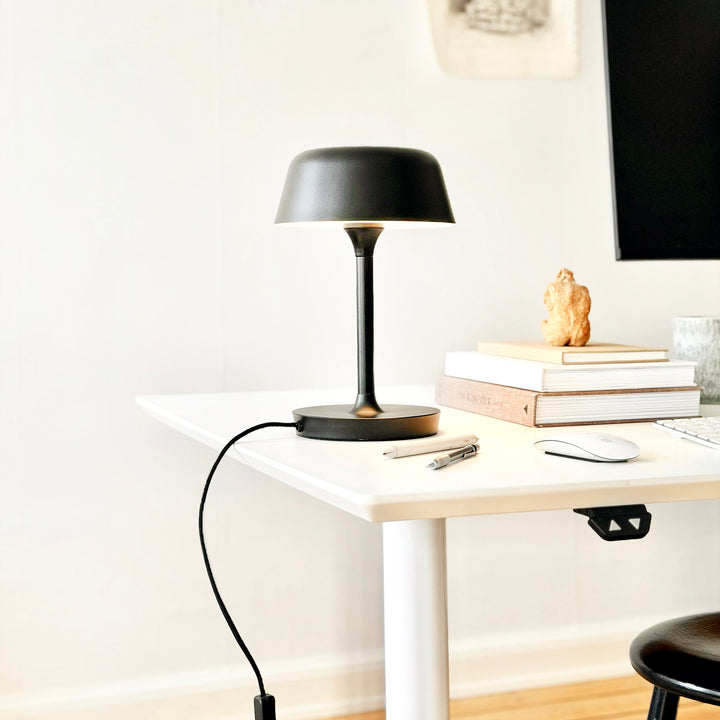 Dyberg Larsen Valencia bordslampa svart – miljöbild