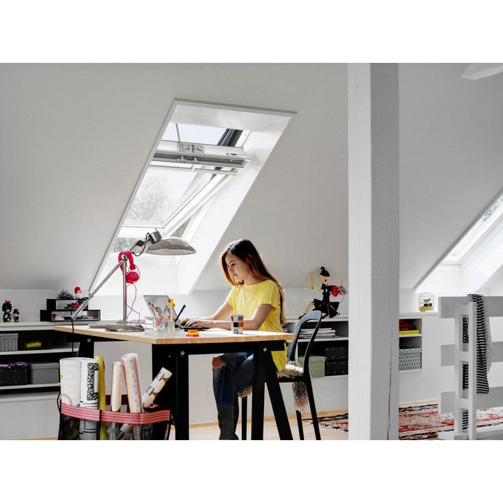 Velux Takfönster Pivåhängd Vitmålad Furu Integra Solar SKU EAN