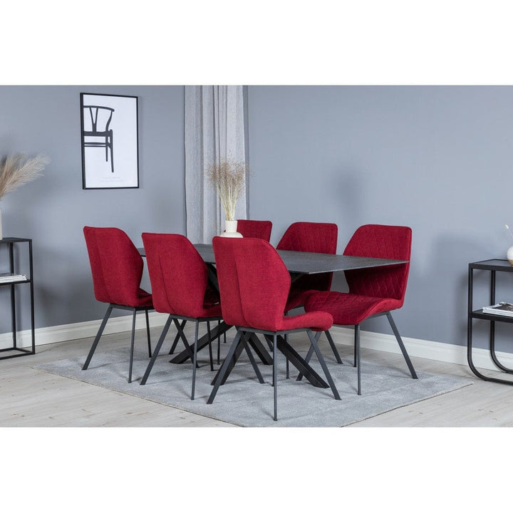 Gemma från Venture Home – mjuk textilklädsel och svart metallunderrede